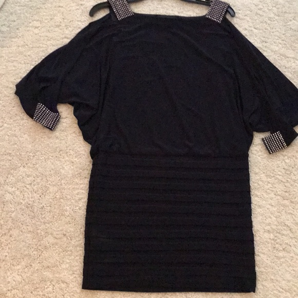 EUC NAVY DRESS W/RHINESTONE COLD SHOULDER & BOTTOM SLIT SLEEVE W/RHINESTONE CUFF - Picture 6 of 7